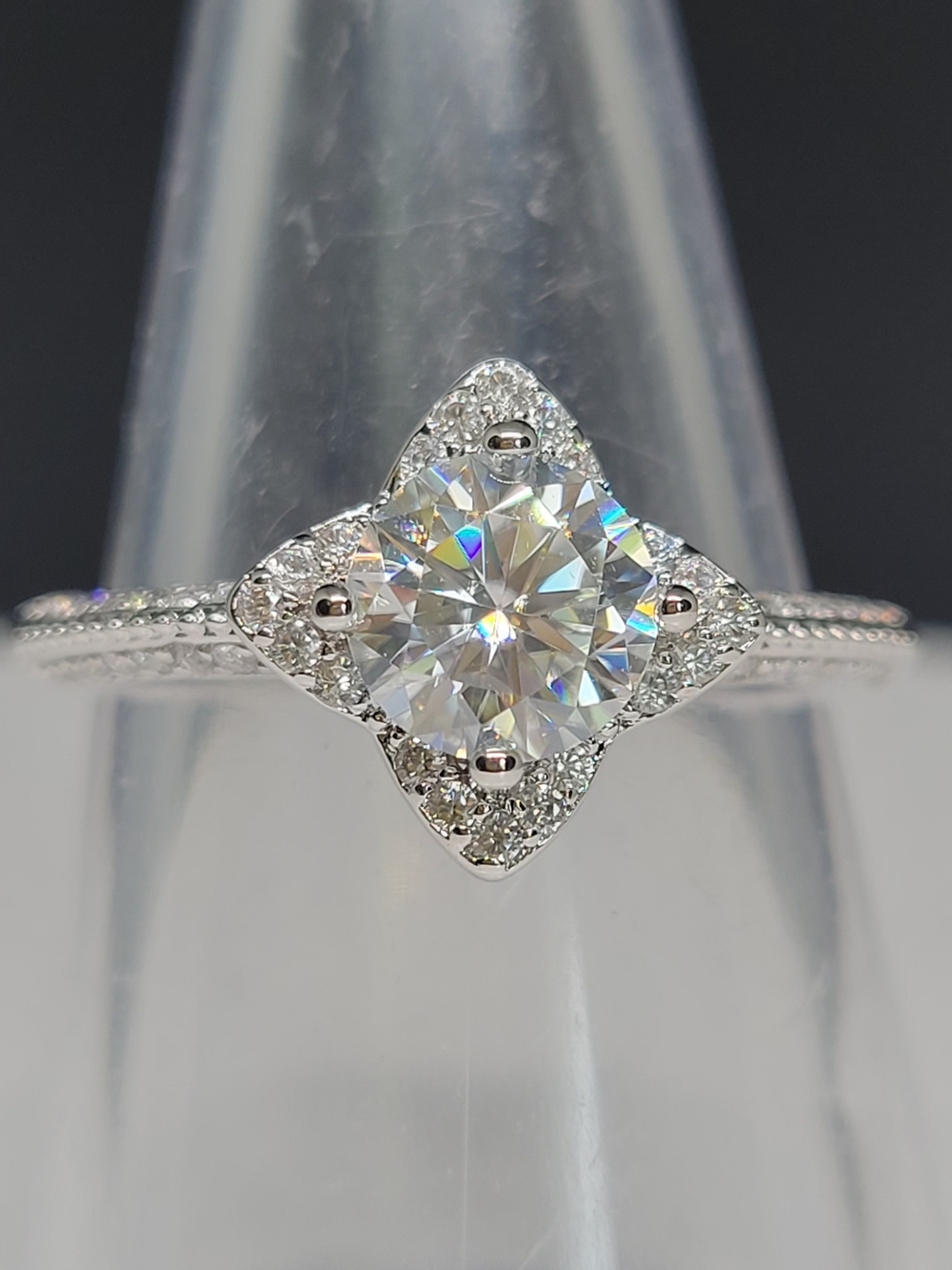 Stunning 1ct Moissanite Round Center Star Halo Ring